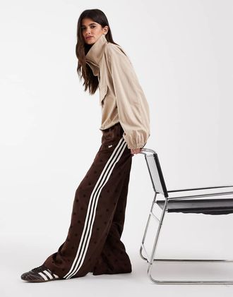adidas Originals pantaloni sportivi satinati a gamba larga marroni a pois-Marrone