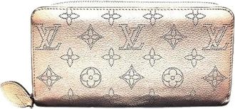 Louis Vuitton Pre-owned Wallets, female, Pink, Size: ONE SIZE Pre-owned Monogram Mahina Long Wallet