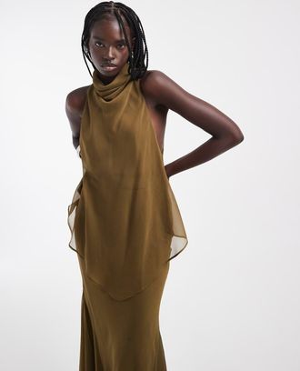 Asos vestito maxi in chiffon a collo alto a doppio strato verde oliva