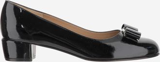 Ferragamo Glossy Leder Vara D&eacute;collet&eacute;