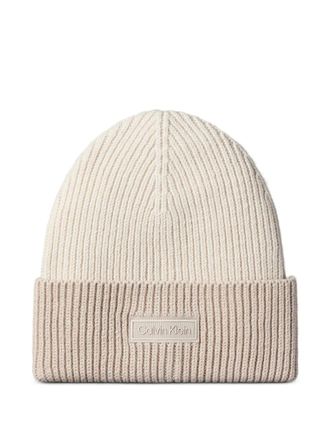 Calvin Klein ribbed logo-patch beanie hat - men - Fabric - One Size - Neutrals
