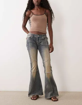 Juicy Couture jeans flare a vita bassa con borchie stile biker in blu lavaggio medio coordinato