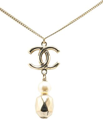Chanel Collana placcata oro con pendente CC e perle sintetiche 2017