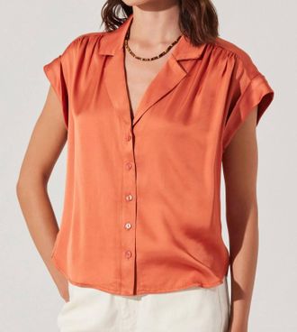 Astr Callen Satin Button Up Top In Brick