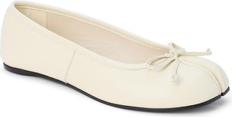 Matisse Footwear Mason Tabi Ballet Flat in Ivory at Nordstrom Rack, Size 10