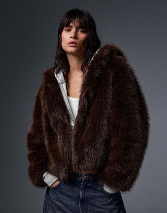 Bershka giacca con cappuccio in pelliccia sintetica marrone