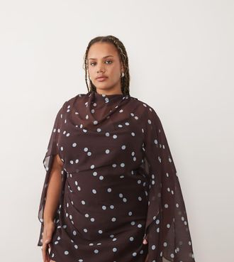 Asos Curve ASOS DESIGN Curve - Vestito corto accollato marrone a pois con maniche a mantella e drappeggio sul davanti-Multi