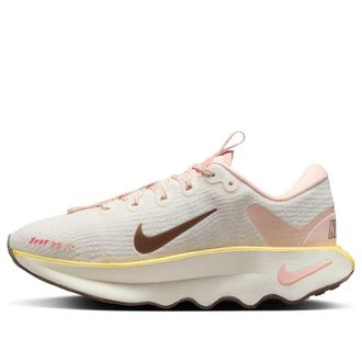 Nike (WMNS) Nike Motiva Sail Mink Brown Soft Yellow HV5988-121