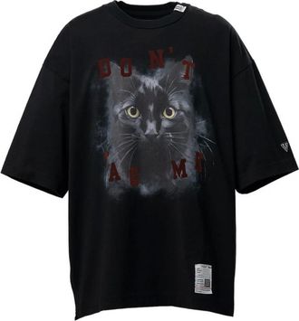 Miharayasuhiro Mihara Yasuhiro, Tops, Heren, Zwart, S, Katoen, T-shirt met kattenprint