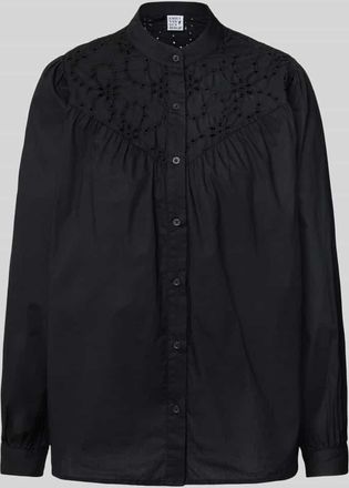 Emily van den Bergh Relaxed Fit Bluse mit Lochmuster in BLACK, Gr&ouml;&szlig;e 36