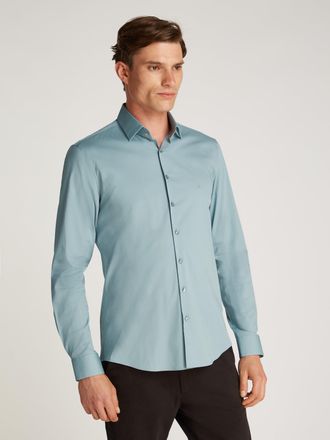 Calvin Klein POPLIN STRETCH SLIM SHIRT mit Kentkragen, Logoprint auf Brusth&ouml;he