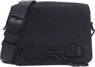 Louis Vuitton Black Leather Shoulder Bag (Pre-Owned)