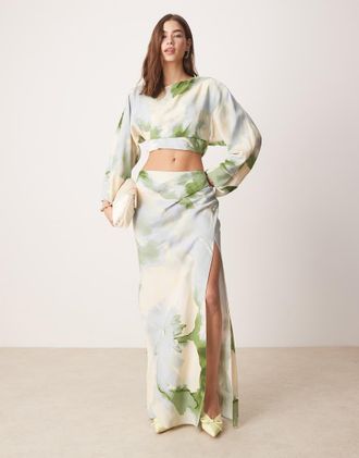 Asos Vestito con gonna al polpaccio e spalle scese a fiori acquerello con cut-out-Multicolore