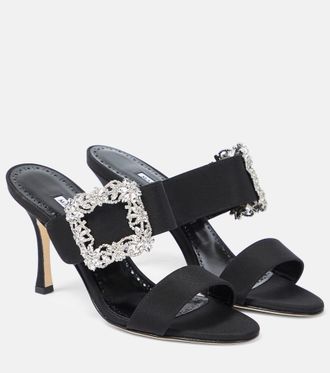 Manolo Blahnik Sandali Gable in raso con cristalli
