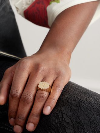 Established Dollar 14-Karat Gold Signet Ring