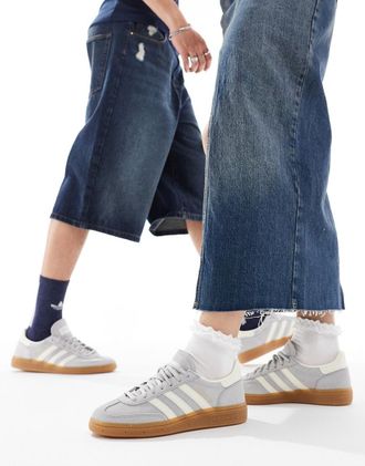 adidas Originals Handball Spezial - Sneakers grigie con suola in gomma-Multicolore