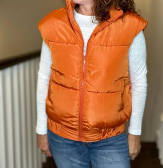 Love Token Vika Puffer Vest In Brick