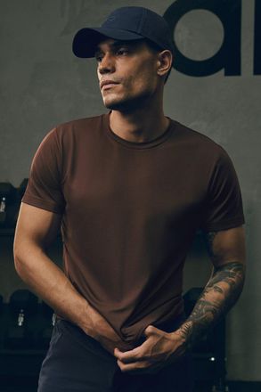 Alo | Conquer Reform Crewneck Short Sleeve Top in Brownstone, Size: Medium