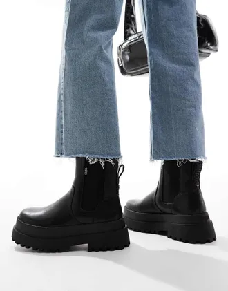 Buffalo chunky boot in black