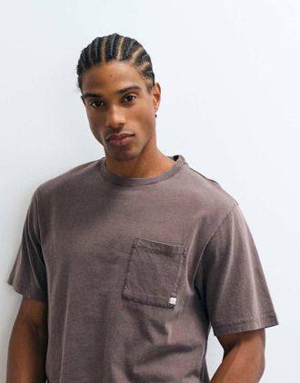 Farah Stacy T-shirt a maniche corte con tintura in capo e logo sulla tasca, marrone scuro