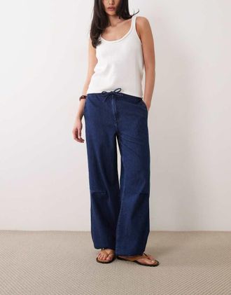 Asos Pantaloni parachute in denim morbido lavaggio medio-Blu