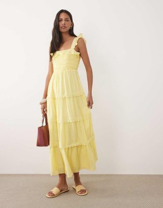 New Look Vestito lungo arricciato a balze giallo chiaro con volant
