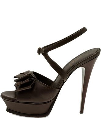 Saint Laurent 140 mm Y-Bow sandalen met plateauzool - Bruin