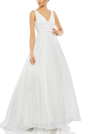 Mac Duggal Sleeveless V-Neck Layered Tulle Chiffon Ball Gown in White at Nordstrom, Size 12