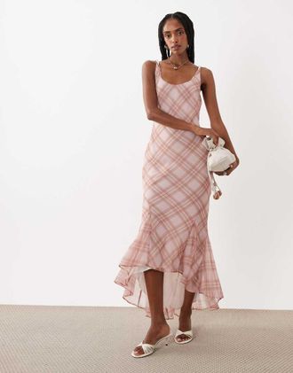 Asos Vestito lungo a godet in chiffon rosa a quadri con taglio sbieco-Multi