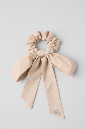 Alo | Love Knots Tie Scrunchie in Macadamia Beige