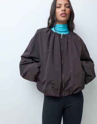 Asos giacca bomber in nylon corta con fondo a palloncino color cioccolato-Marrone
