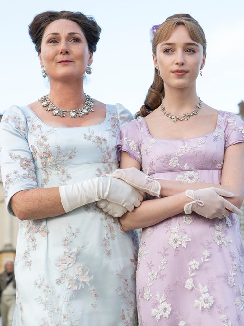 Ruth Gemmell as Lady Violet Bridgerton, Phoebe Dyvenor as Daphne Basset
