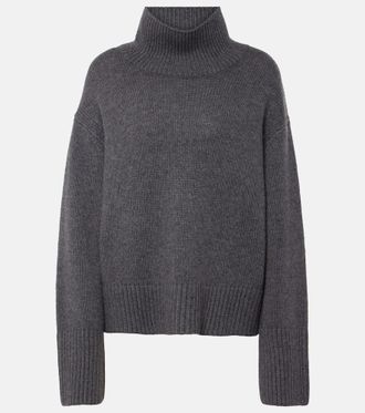 Lisa Yang Dolcevita Fleur in cashmere