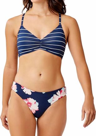 Carve Designs Sanitas Reversible Bottom In Elation / Berry