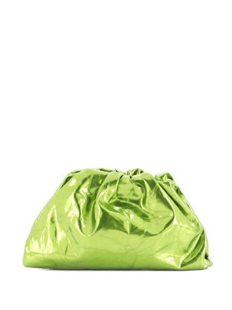 Bottega Veneta The Pouch Crinkled Metallic Patent Teen clutch bag - Groen