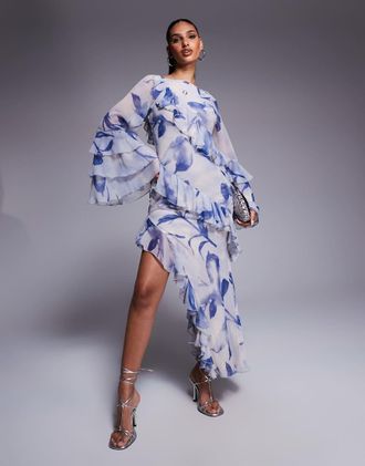 Asos Vestito lungo taglio sbieco con volant e maniche a balze oversize con stampa blu a fiori-Multicolore