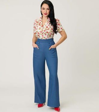 Unique Vintage 1940s Short Sleeve Collared Button Down Woven Blouse in White W/Strawberry Print at Nordstrom, Size Medium