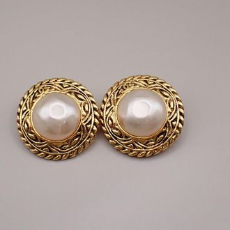 Chanel Vintage Round Chain Clip-On Earrings Metal With Faux ivory _Plated Earrings Jewelry (Pre-Owned)