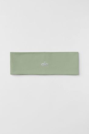 Alo | Performance Conquer Headband in Dune Grass