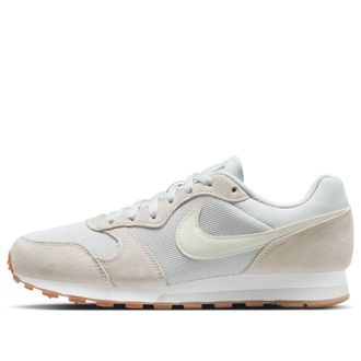 Nike (WMNS) Nike MD Runner 2 Photon Dust White 749869-019