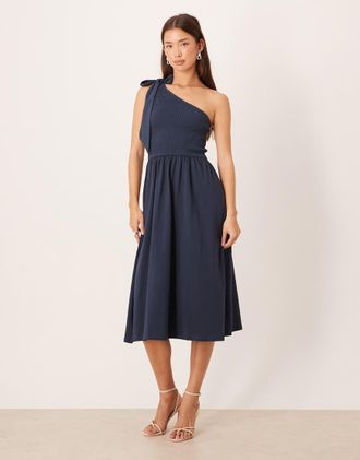 Nobody's Child Vestito midi blu navy monospalla con dettaglio arricciato e spallina annodata