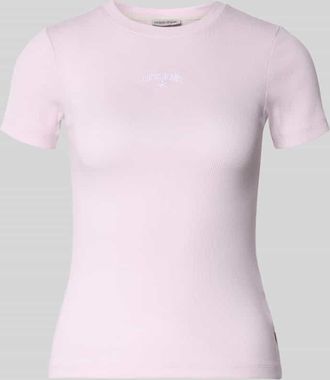 Guess T-Shirt in Ripp-Optik mit Logo in Hellrosa, Gr&ouml;&szlig;e XS