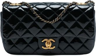 Chanel 2015-2016 Paris-Salzburg Medium Patent Goatskin CC Eyelet Flap crossbody bag - women - Patent Leather - One Size - Blue