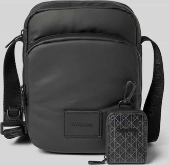 Calvin Klein Handtasche mit verstellbarem Schulterriemen und Label-Patch in Black, Größe 1