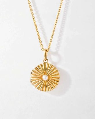 Edge of Ember Radiant Pearl Locket Necklace - Gold at Nordstrom, Size 19