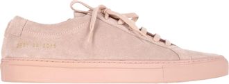 Common Projects Vrouwen Achilles Sneakers in Roze Su&egrave;de van Common Projects