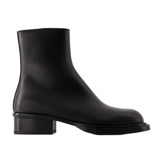 ショートブーツ・ブーティ Rubber boots - Alexander McQueen - Leather - Black Women's Tread Slick Boot in Black | Alexander McQueen US