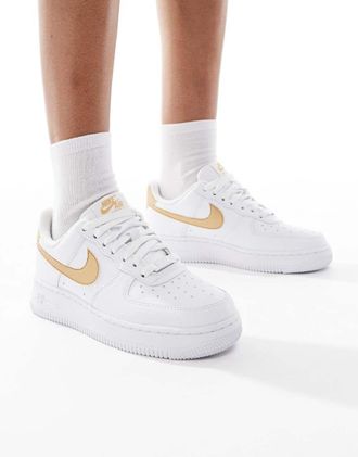 Nike Air Force 1 07 NN - Sneakers bianche e oro-Bianco