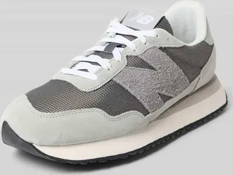 New Balance Sneaker aus Leder-Mix mit Logo-Detail in Mittelgrau, Gr&ouml;&szlig;e 41,5