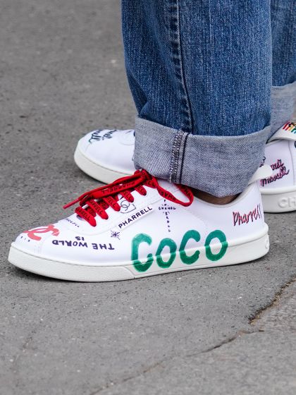 Heb dich durch personalisierte Sneaker von der Masse ab! Wir zeigen dir wie es geht!